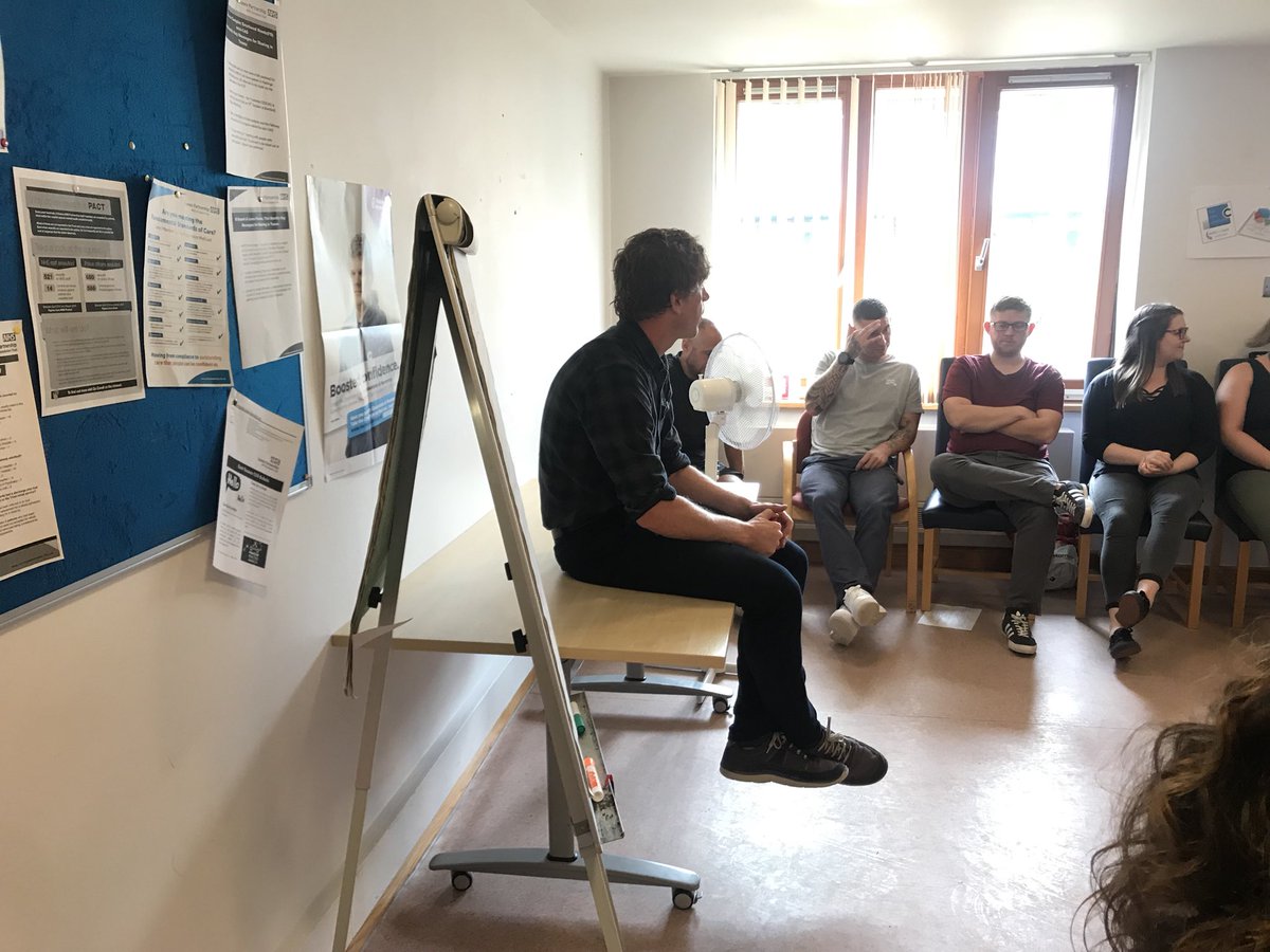 Steve Yarnold & team discussing improvements that can be achieved on the wards at the Woodlands team training day.
#saferwards #betterworkinglives
#teamslearnbuthavefun
@withoutstigma @Nikki1138 @ChristineHenham @AbbeyWa03666069