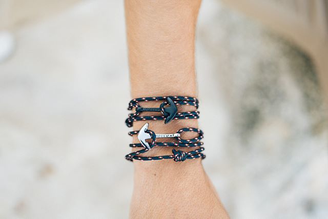 carrickbracelet's tweet photo. ¡Que se entere el Capitán de cuánto os gusta el modelo Henley! ❤ 6 combinaciones y todas ellas personalizables con un mensaje a láser.

#CarrickBracelets #Carrick #anchor #bracelet https://t.co/hRpTYRKroJ https://t.co/H4MBalgRSD
