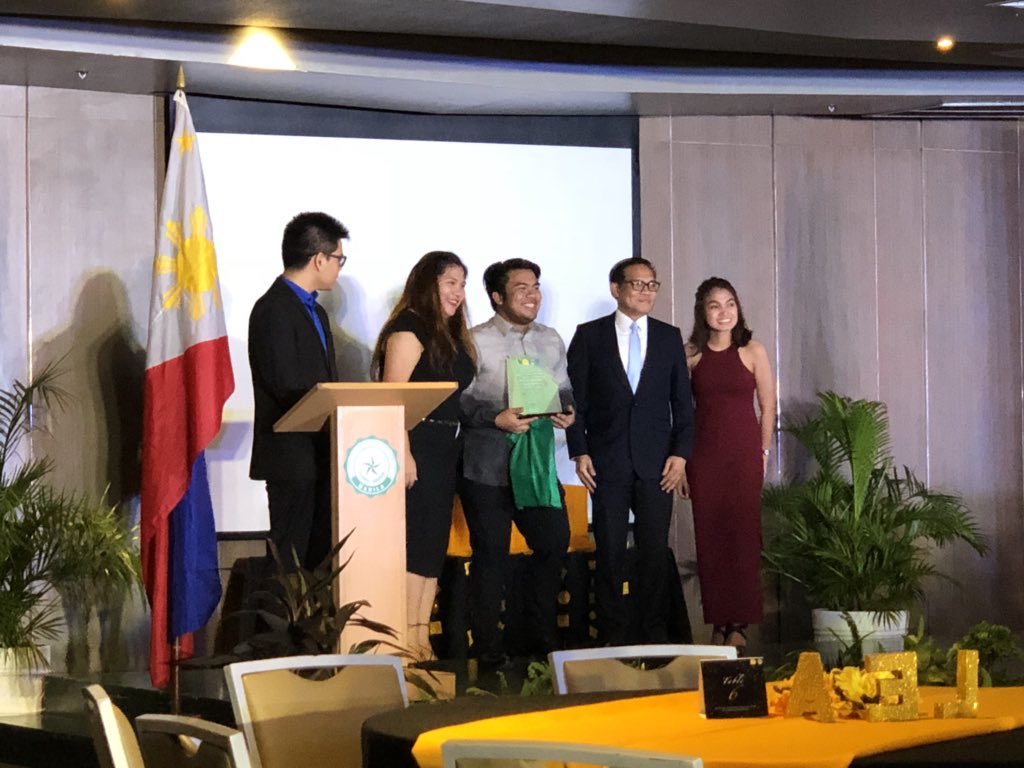 dlsucsolea's tweet photo. Outstanding Associate: Paul Leary Delariarte
#gLEAm2018
#LEAAwardsNight https://t.co/bCKJ0coxhA