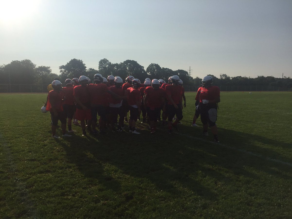phuggsports's tweet photo. Cedars breaking the huddle and ready to get to work. https://t.co/D1k5VtIrTU