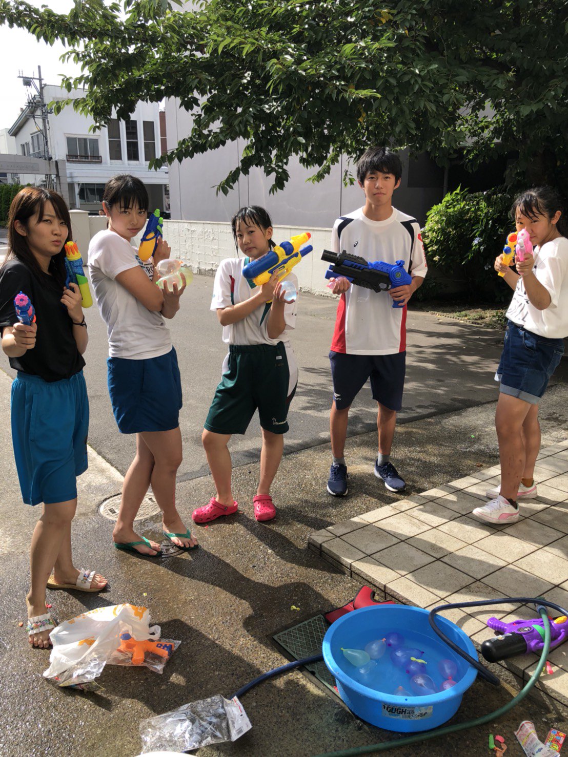 水遊び　中学生   / X