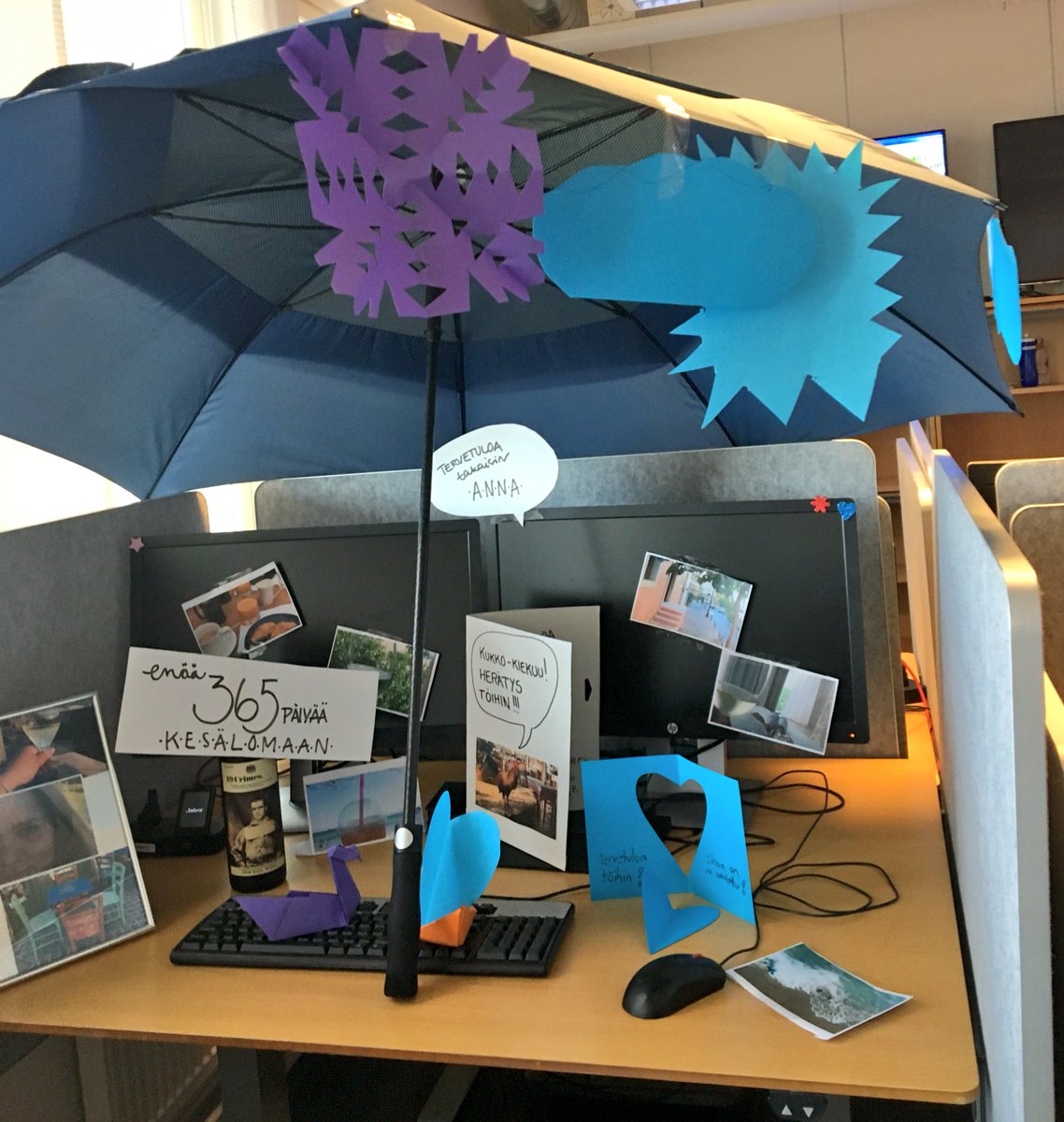 anna_vaara's tweet photo. Töissä odotti kesäloman päätteeksi ihana yllätys tiimiltä työpöydälläni.😍 #töihinpaluu #parastiimi #yllätys #workmotivation #onenordeateam #nordea #töissäonkivaa https://t.co/xsYSRoazHw