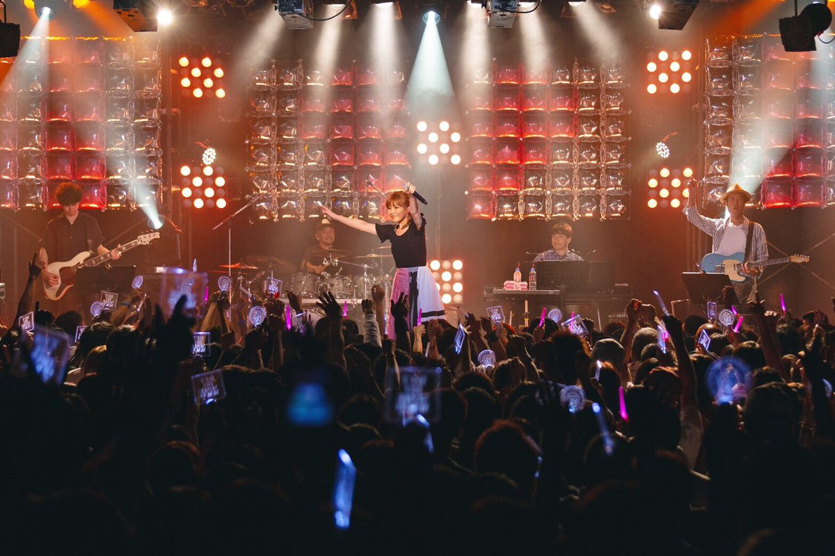 maco___official's tweet photo. 【大発表】【大拡散希望】
12月にMACO New Album発売決定！！
そして2019年には
BEST LOVE MACO＋New Albumを
引っさげ全国ツアーやります！！！

楽しみにしててください👊🏻💕

#BESTLOVEMACOツアー2019 https://t.co/TByrcHz2hC