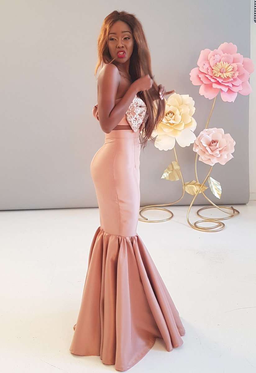 ThusoMbedu's tweet photo. Let me womEn cruTCH the moments of this past Sunday in a @BlackMarbleSA number. Because... Why not? The profile/silhouette is everything https://t.co/YWbOS5Gr1S
