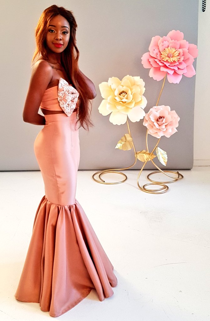 ThusoMbedu's tweet photo. Let me womEn cruTCH the moments of this past Sunday in a @BlackMarbleSA number. Because... Why not? The profile/silhouette is everything https://t.co/YWbOS5Gr1S