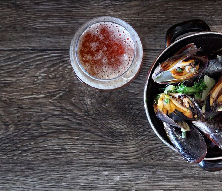 den_anker's tweet photo. We’ve got #lunch sorted.
Mussels and Beer.
#DenAnker #BeerTime #MusselTime #LunchTime https://t.co/BgsO6BYvps