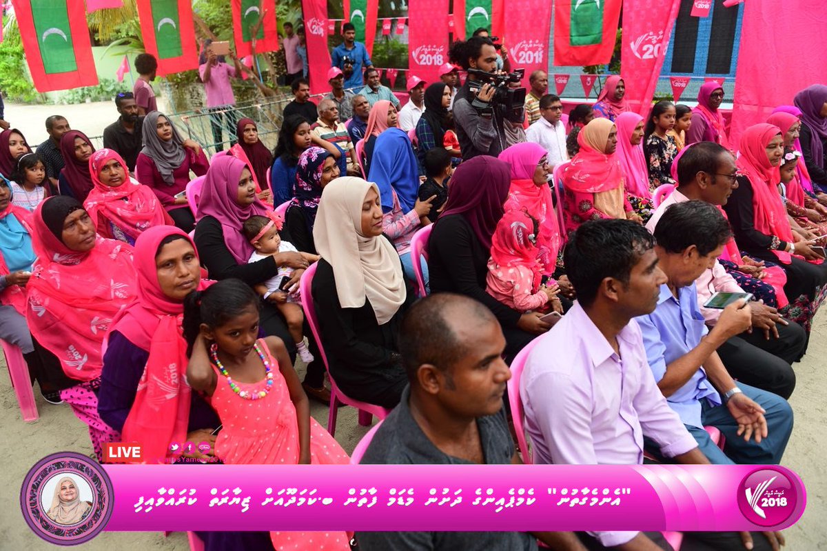 Yameen2O23's tweet photo. #EmmeGaathun l B.Kamadhoo

Rayyithunge haalu bellevumah Madam Fathun kuravvaa Dhathurufulhugai Kamadhoo rayyithunnaa badhdhalukurevvun!

@IsmailAdley
@Ahmed_bunya @ahmed_nihan
@Shiyamaldives 
@fathimath_rahma 
@maanu1234

#LoaybaaEkuRY
#ProgressShared
#YS2018 🇲🇻 
#RY2108 https://t.co/Bc9tSSqqWx