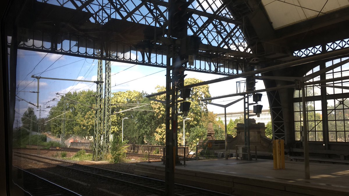 cfischer1991's tweet photo. A bittersweet goodbye to beautiful Dresden that was my home for the last two weeks during the incredible #LISH18 workshop. Big thanks to my wonderful colleagues who made this such a great experience. Thanks to the organizers and instructors for their tremendous effort and support https://t.co/hKcsZL5ieM