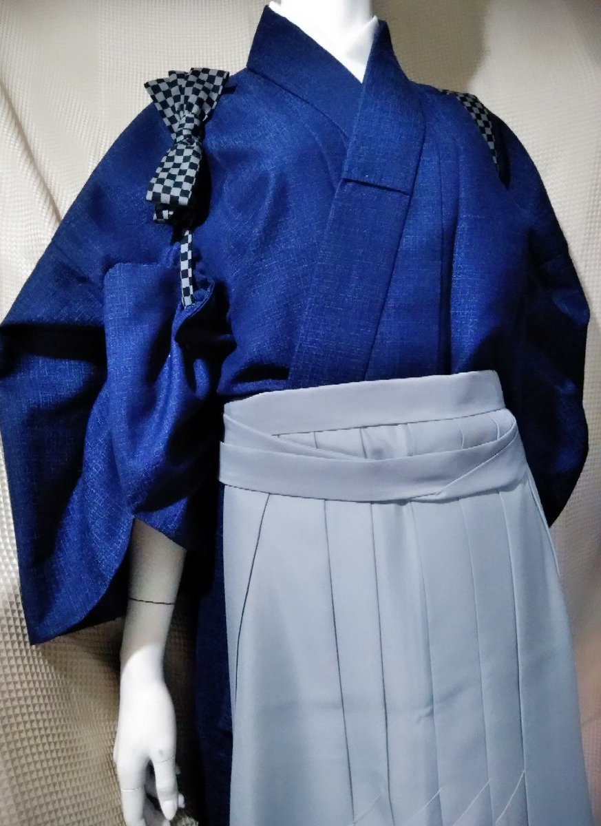 沙月庭苑 檀家仲間ほしい 沖田組たすきの掛け方 イラストは蘭陵亭 Ranryou てんてーに描いて貰いました٩ ๑ ๑ ۶ この解説書を添えて たすきにも腰ひもにもなる黒 灰色の市松模様の沖田組っぽい和装紐 8 19 超閃華の刻 て73bにて頒布します