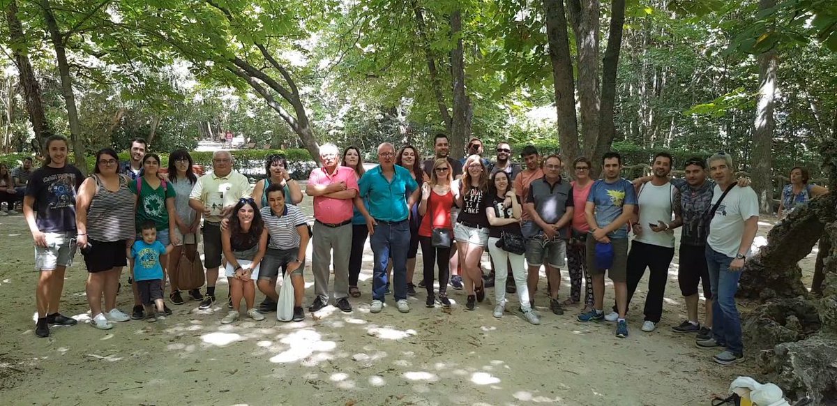 PokegoSolidario's tweet photo. Arropando a #aparval en #Valladolid #PokemonGOCommunityDay https://t.co/8kIhWlCYIm
