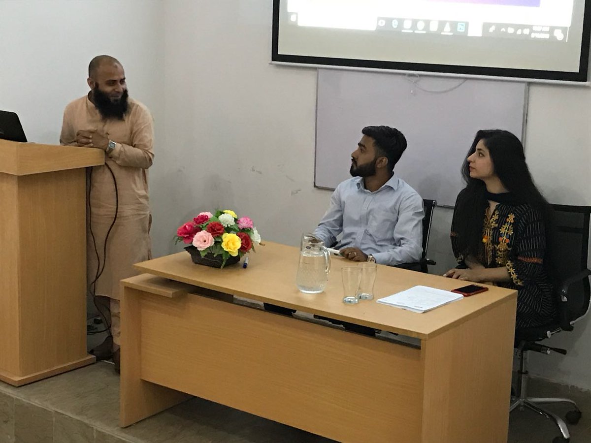 Tayyaba30377645's tweet photo. "Knowing is not enough; we must apply. Willing is not enough we must do." Goethe
Traning session 2K18 of Elearn.punjab
Promoting #Elearn #Elibraries
#GujranwalaDivision https://t.co/XoDWCsV3jW