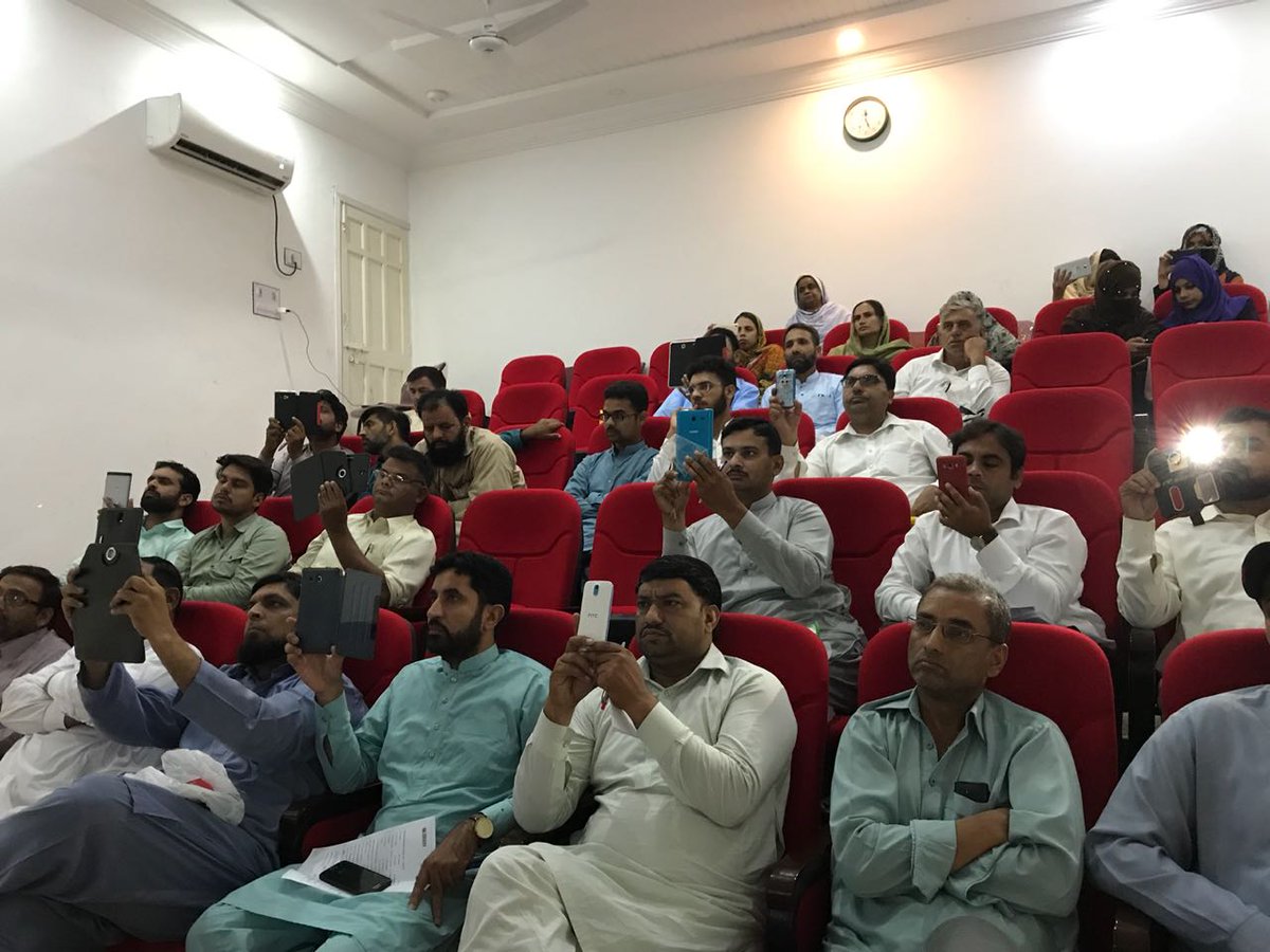 Tayyaba30377645's tweet photo. "Knowing is not enough; we must apply. Willing is not enough we must do." Goethe
Traning session 2K18 of Elearn.punjab
Promoting #Elearn #Elibraries
#GujranwalaDivision https://t.co/XoDWCsV3jW