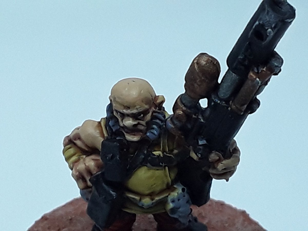Portas30k's tweet photo. Have put extra effort into the faces on my #ratlings compared to the others. Have highlighted the bottom lip with red, done the eyes and some Agra earthshade in some recesses. Also an extra highlight on the skin. Quite happy with the results. #Warmongers #paintingwarhammer https://t.co/8cLAXAXo6T