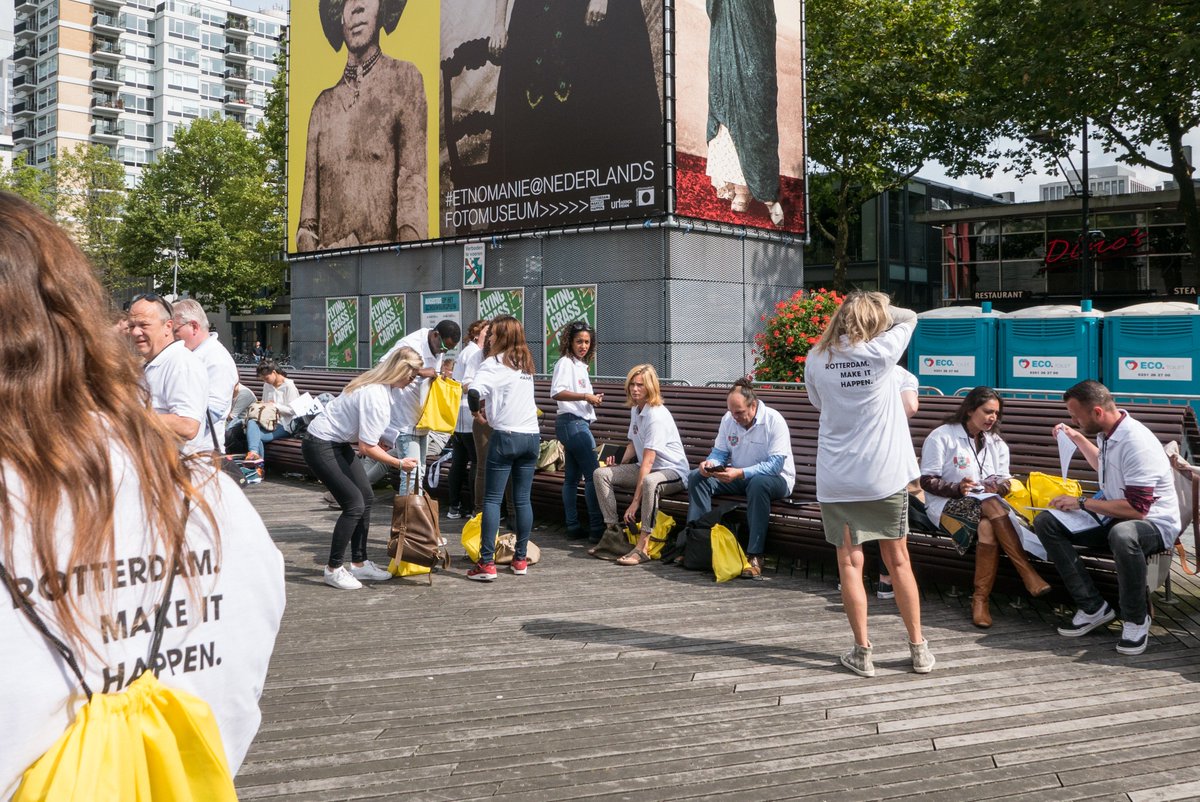 De Eurekaweek, de jaarlijkse introductieweek van de Erasmus Universiteit, start dit jaar as maandag! Nieuwe studenten maken kennis met de universiteit, de stad en elkaar door middel van o.a. een CITY TOUR. 
200 ambtenaren @Rotterdam zijn hierbij gids. #stadsbakens010
Foto: 2017