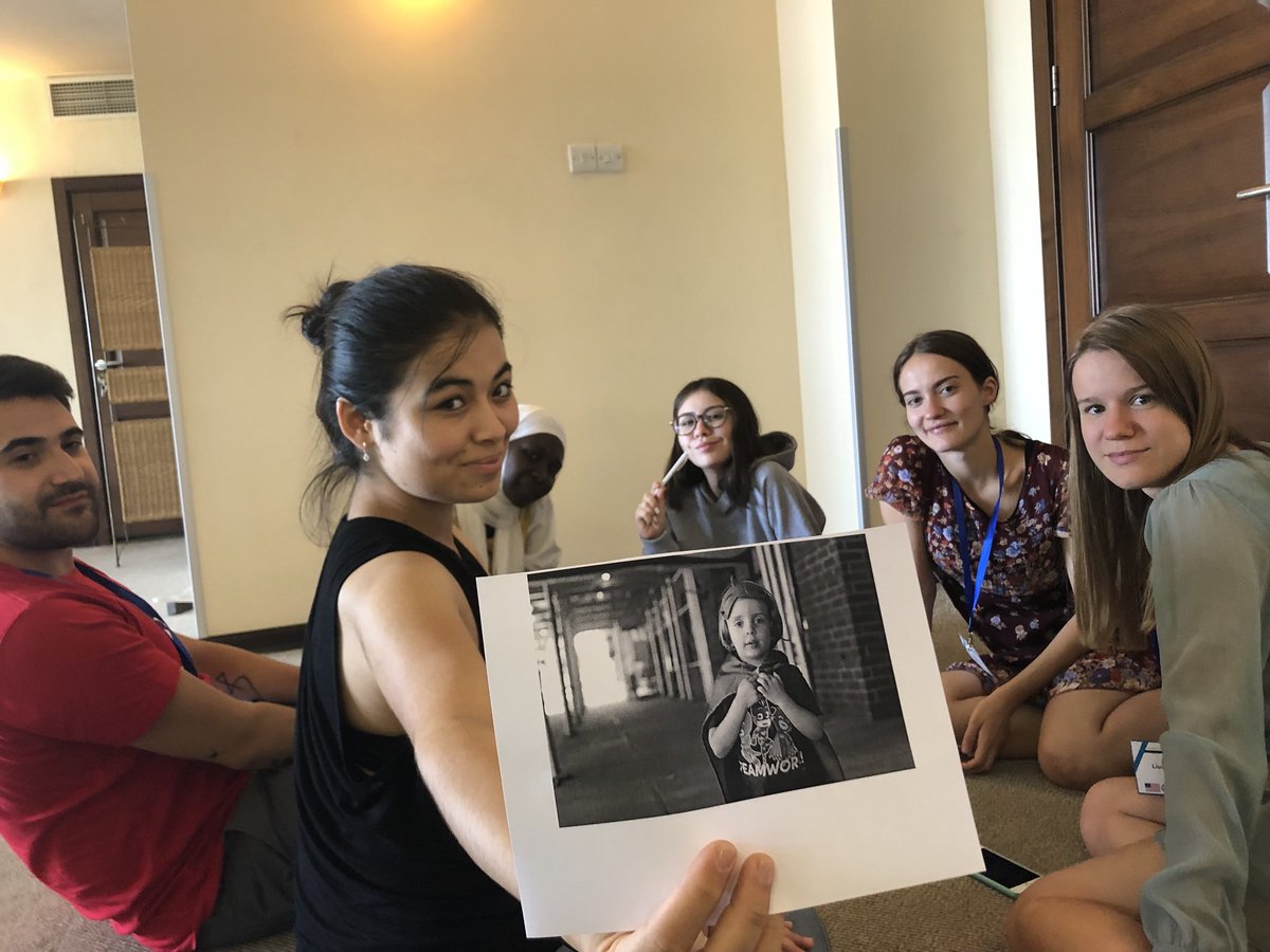 FLEXAlumni's tweet photo. What do these pictures mean? ๐ง
What is the story behind it? ๐ฑ
#ACACs18 are learning how to best write stories for the internet and tell stories of the amazing work that they do. Thank you, @humansofny for being the inspiration.
#ACGlobal #ExchangeOurWorld https://t.co/OyTkwOtN1c