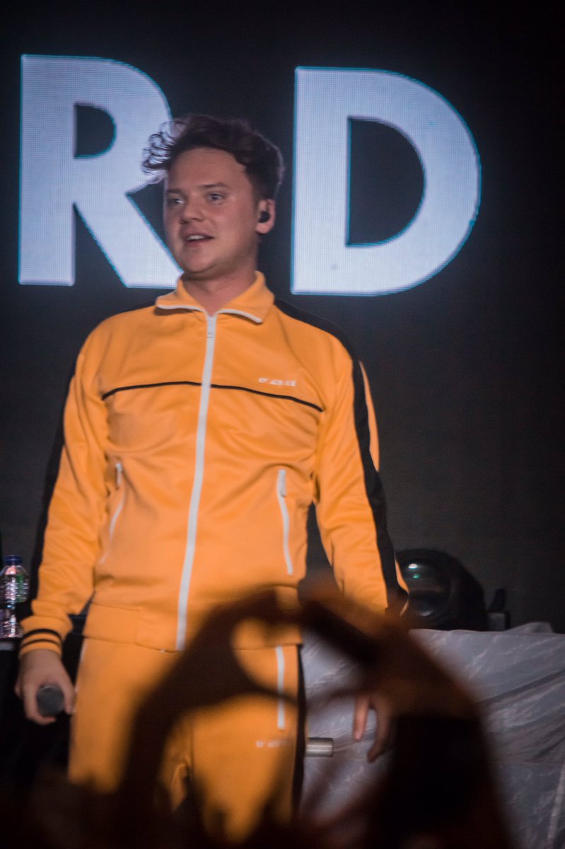 EnchancerMyLife's tweet photo. last weekend was unreal.  so much smiles and laughter with @ConorMaynard . as usual he was incredible on stage at #OOF18! one day I will be photographing him in my own country!!! 💕💕💕💕 #ConorToSG https://t.co/9khCETWqXc