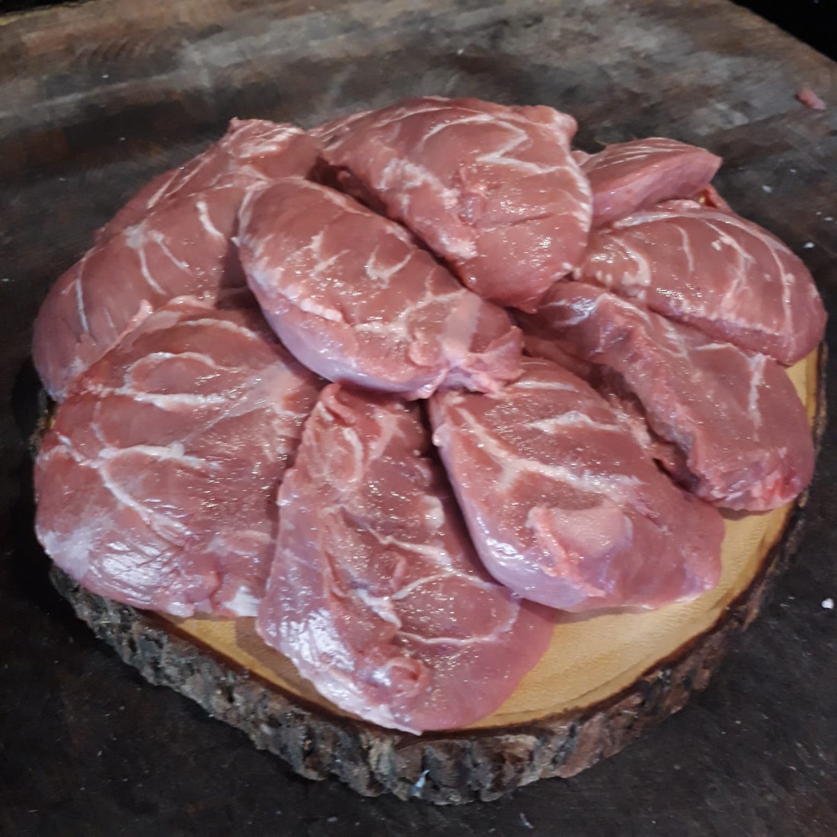 butchersquarter's tweet photo. Just a cheeky wednesday post, these pig cheeks are fresh and great for slow cooking!
Available in house and ready to order only at The Butchers Quarter
66 Tib street M4 1LG
Tuesday - Friday 8am - 7pm
Saturday 8am - 6pm
Closed Sunday & Monday
#butchersquarter #pigcheeks https://t.co/3R79mjIcao
