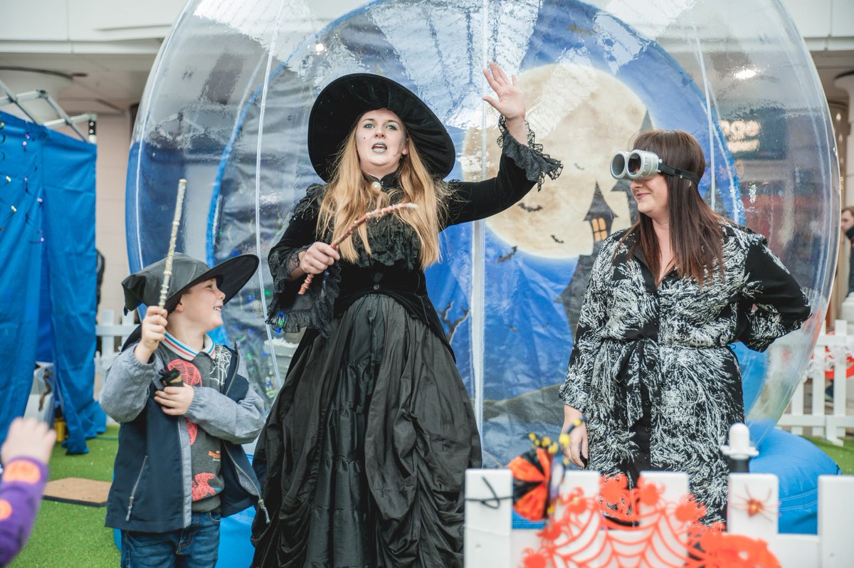 CuriousCEvents's tweet photo. It is all about Halloween today planning some more Wanda the Wonky Witch shows and walkabouts for October half term!  
#Halloween18 #walkabout #outdoorarts #streettheatre #pumpkin #witch #shoppertainment #shoppingevents #eventsprofUK https://t.co/nbA5Z7Xm6X