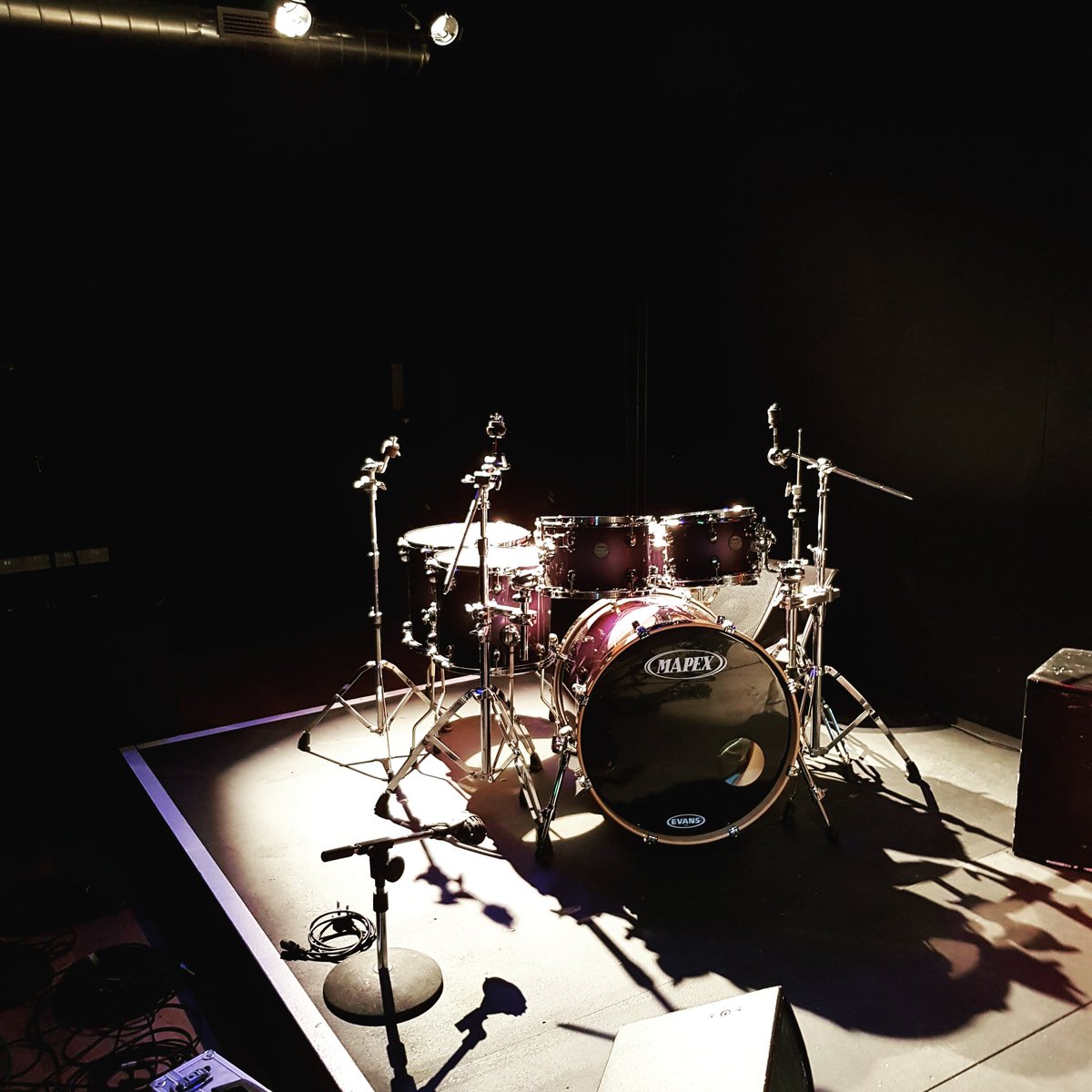 loves..MUSIC..welcoming..creativity..home cooking..great atmosphere..CLUB 379 JAZZ JAM at THE FRONT ROOM TONIGHT..7.3Opm..muso's bring your instruvoices!!! tickets £5.00  <a href="/CroydonTalent/">CROYDON WITH TALENT</a>