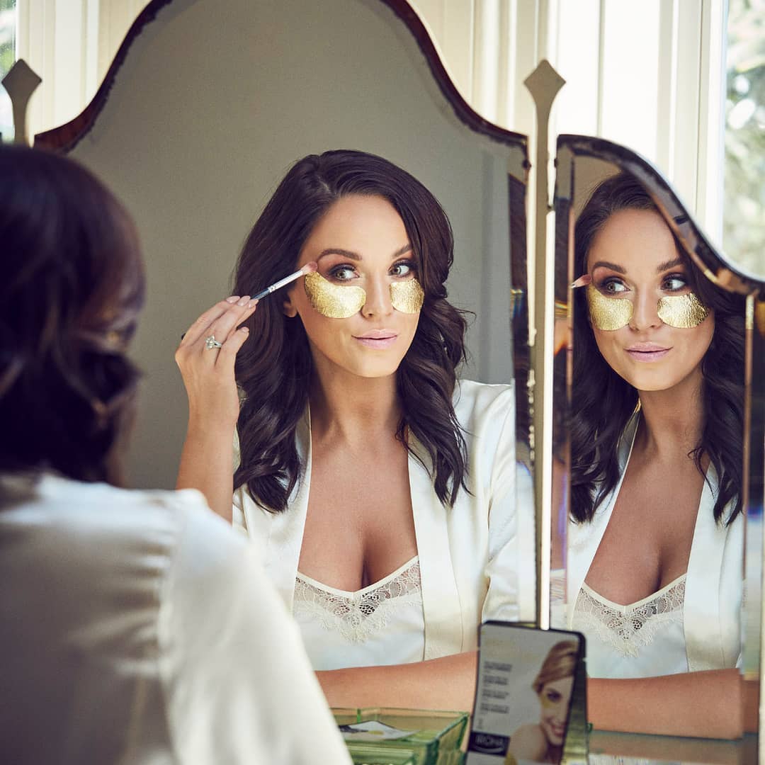 BootsUK's tweet photo. Pamper yourself with 24K gold on your skin with @irohanatureuk Divine collection featuring @VickyPattison. Shop now: https://t.co/084Gfr1Ov2 https://t.co/FVKw3NFhS9