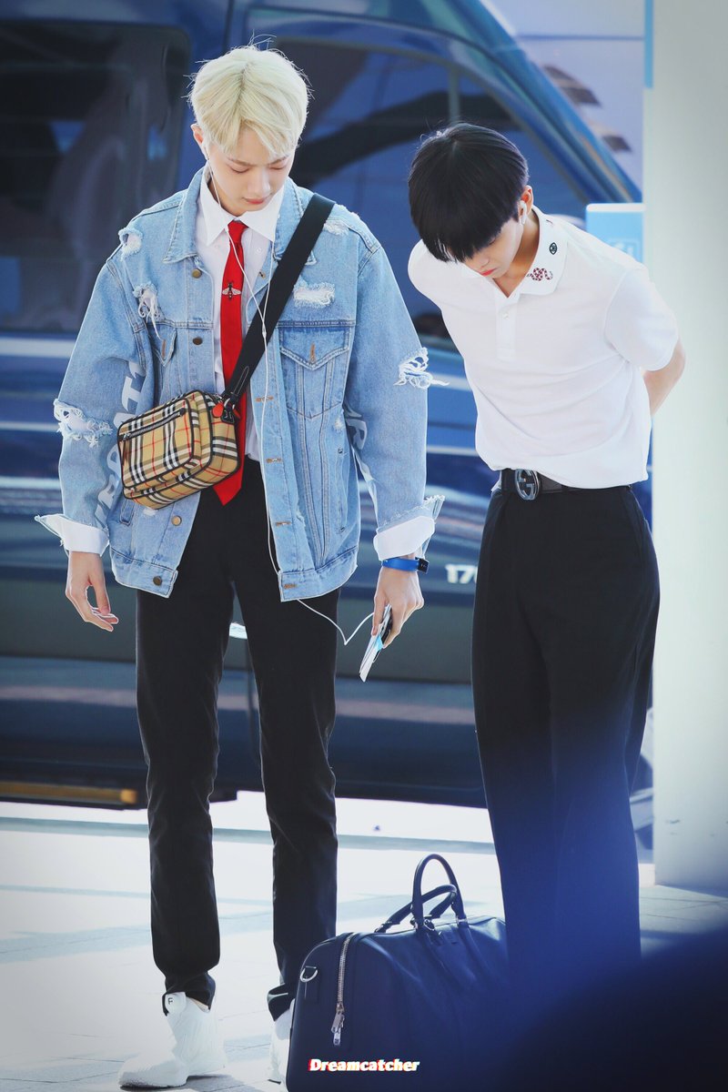 Dcatcher0100's tweet photo. #라이관린 #배진영 
180620 인천 출국
https://t.co/p0MW1r1DRw
https://t.co/jXzHpPaDzj https://t.co/teZPMnL9GG