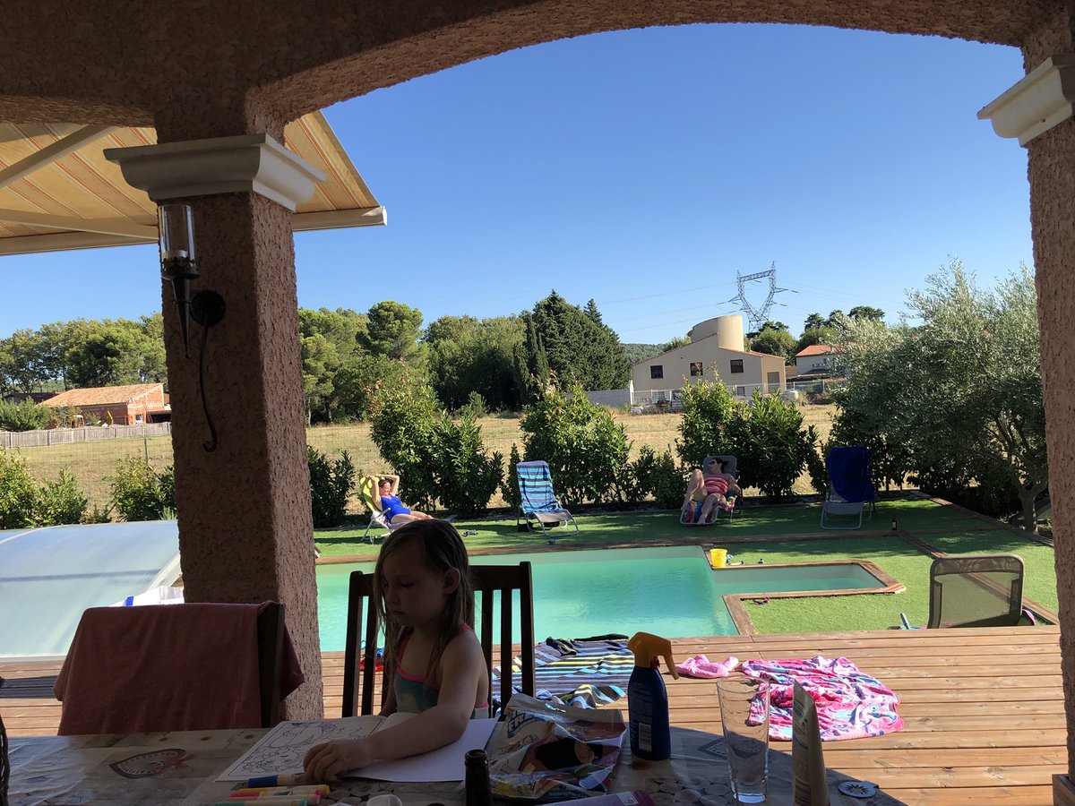 Ant71's tweet image. 3am start, worth the long day #chilled #pooltime 🇫🇷 #Homps #twoweeksofrelaxing #familytime #bestietime