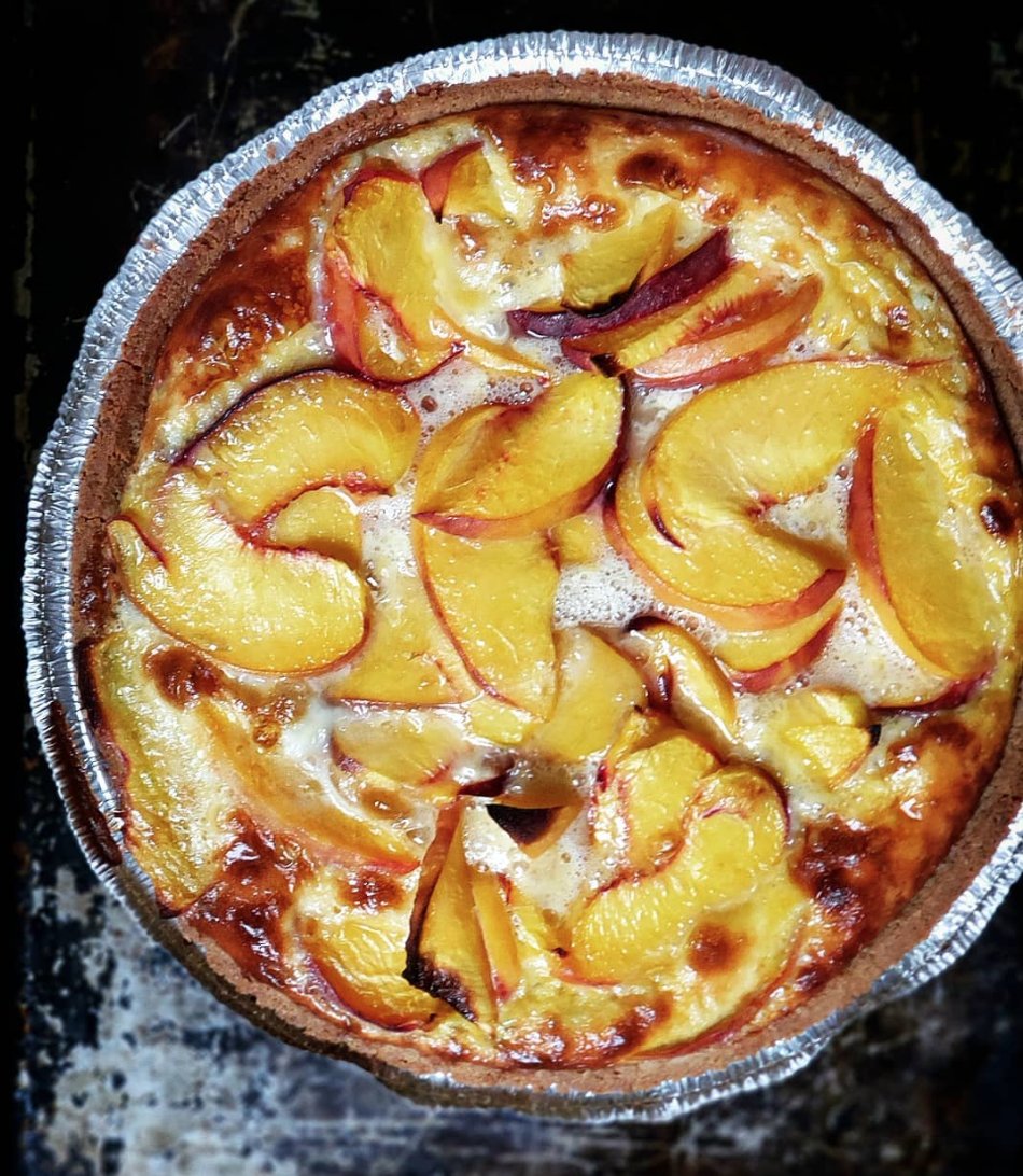 clubbenecasa's tweet photo. Our friend @AllysKitchen made 🍑 #PeachCustardPie w #GrahamCrackerCrust. Soaked the #peaches in orange juice. Made an #eggcustard & 🥛 sweetened condensed milk. Then #baked it! 😋
✨Pro Tip✨ Bene Casa Kitchen knives will help you #slice thin peaches. #ClubBeneCasa #ClubBC #BC https://t.co/I9lP2M0YgX