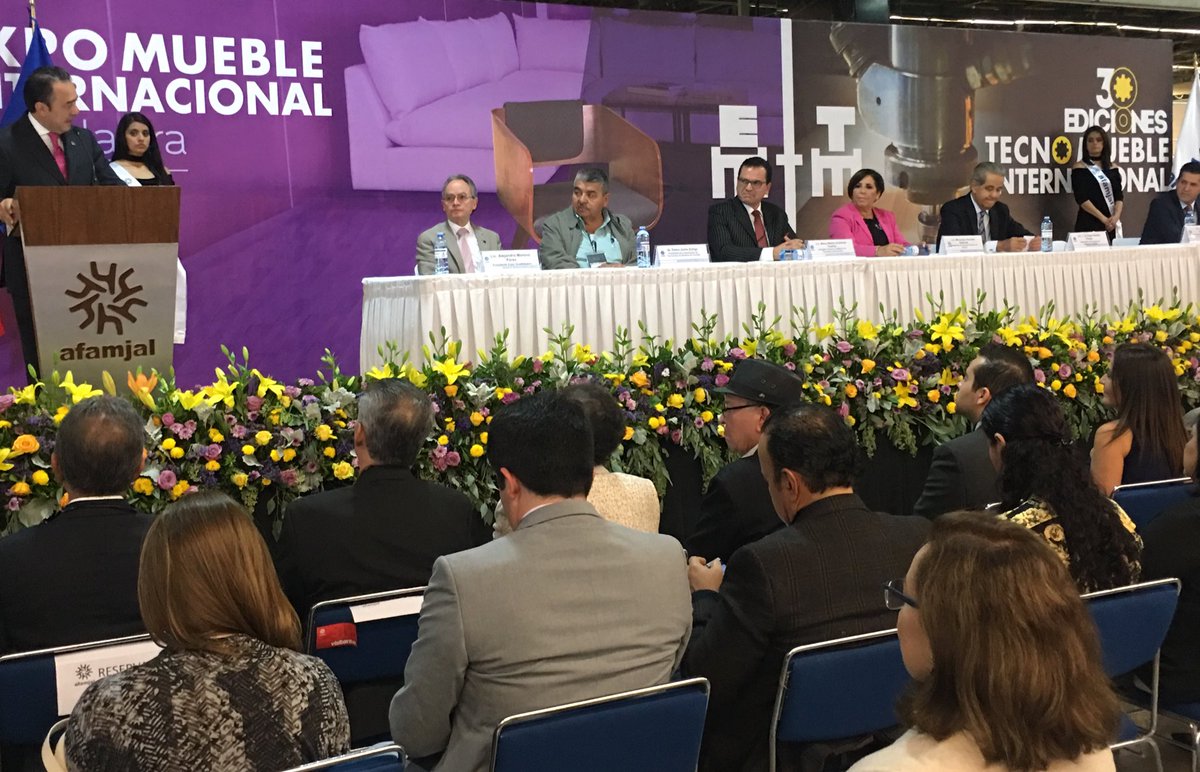 CCIJalisco's tweet photo. “12 de cada 100 muebles se hacen en Jalisco” señaló nuestro coordinador del @CCIJalisco, @DannyCurod en la inauguración de la @expomueble y #TecnoMueble.
#JaliscoEsNuestraEmpresa https://t.co/dFiBrfec20