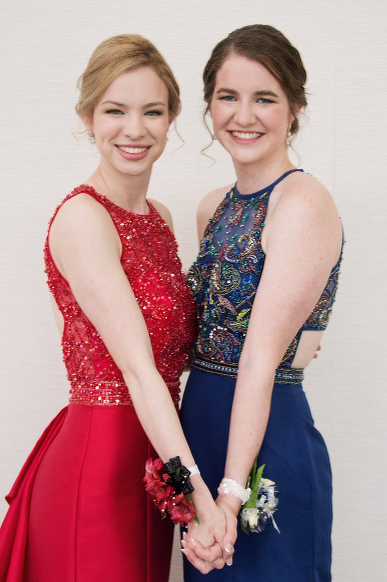_burnsaudrey_'s tweet photo. Selling this gorrgggg prom dress ❤️message me if interested. Plz share! https://t.co/ogBCSf7YHR