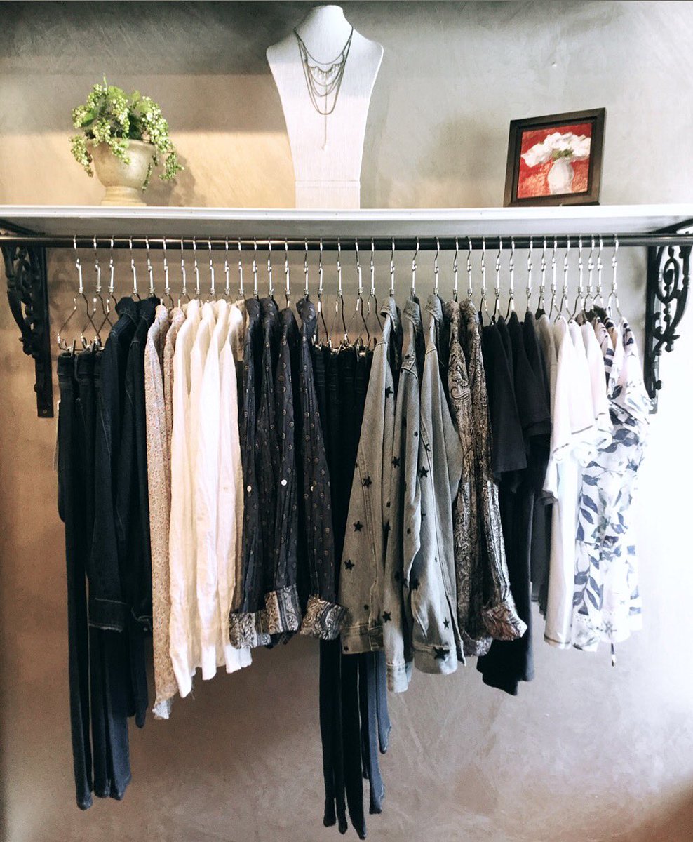 RhodesStyle's tweet image. The blues 💙 
#denim #buttondowns #tees #newarrivals #notbasic #boutiqueshopping #nashvilleshopping #nashvilleboutique #instoreandonline #StaceyRhodesBoutique #SRBstyle #curatedstyle