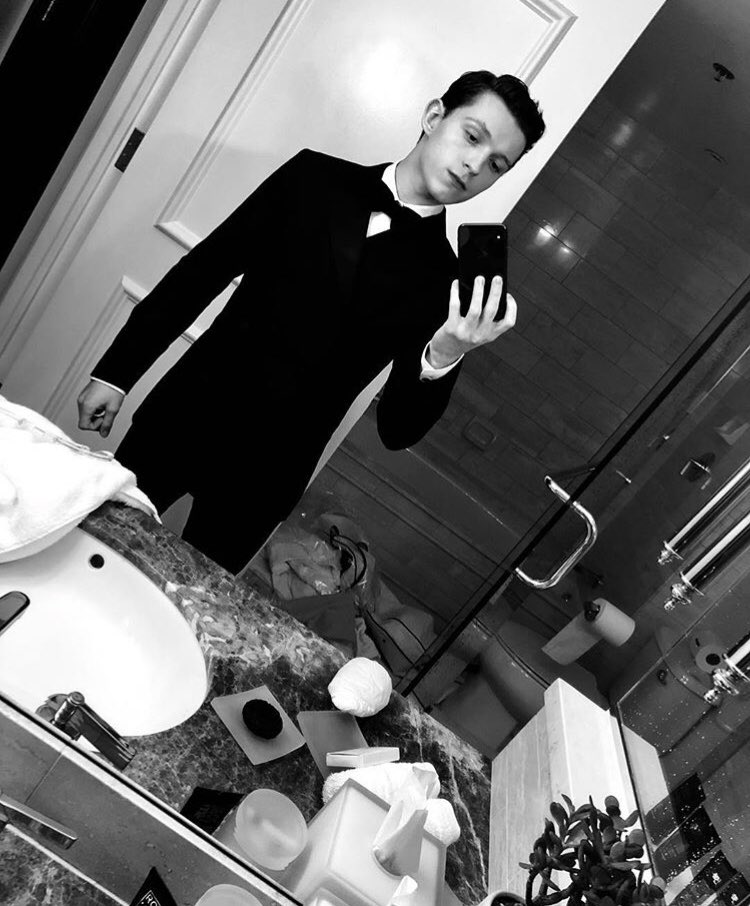 tomholldaya's tweet image. legit my favourite look of aaallll time. i stan tom holland looking like james bond