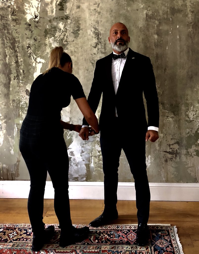 IgorBeuker's tweet photo. The new James Bond? @idriselba or .... π
β
Mille Grazie team @rietbergh_com for this bespoke slim fit tuxedo!
#rietbergh
#tuxedo
#tux
#bespoke
#keynotespeaker
#jamesbond https://t.co/MBnSb2Gc9u