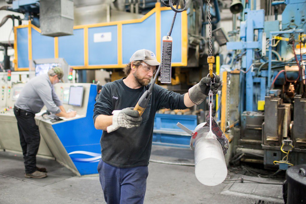 MfgDay's tweet photo. Skilled workers are in high demand, particularly in rural areas reports @nytimes. Read what #manufacturers across the country are doing about it. #skillsgap #workforce https://t.co/muiBRCRhVa https://t.co/P1M094AtA3
