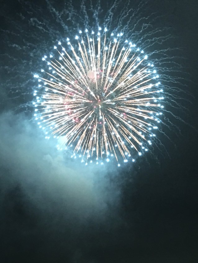 オーサ イェークストロム 新刊 北欧女子5 発売中 No Twitter 今年 日本で流行している花火スタイルとして 1 何回も爆発する花火 2 パステル系の花火 3 虹色の花火 っていう感じしますが 本当かどうかわかりません 花火 花火でワイワイ 詳しくは