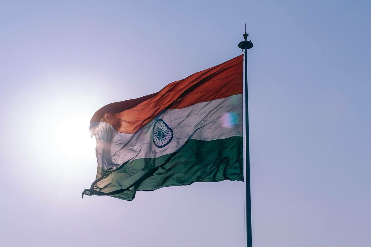 nriDealExpert's tweet photo. Happy Independance Day to #Indians everywhere! #IndependenceDay #IndependenceDay2018 #IndependenceDayIndia #HappyIndependanceDay #india #nri https://t.co/R6JMJAvFuF
