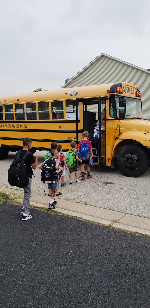 EAnderson122's tweet photo. 1st day of school!! #BackToHarlem https://t.co/6Ij2cqtDvf