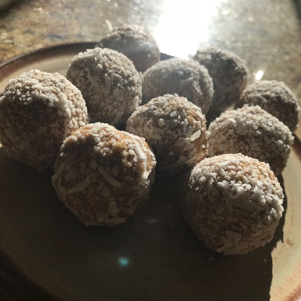 AlliesNaturals's tweet image. When chocolate, coconut and sunshine meet! #sunshine #chocolate