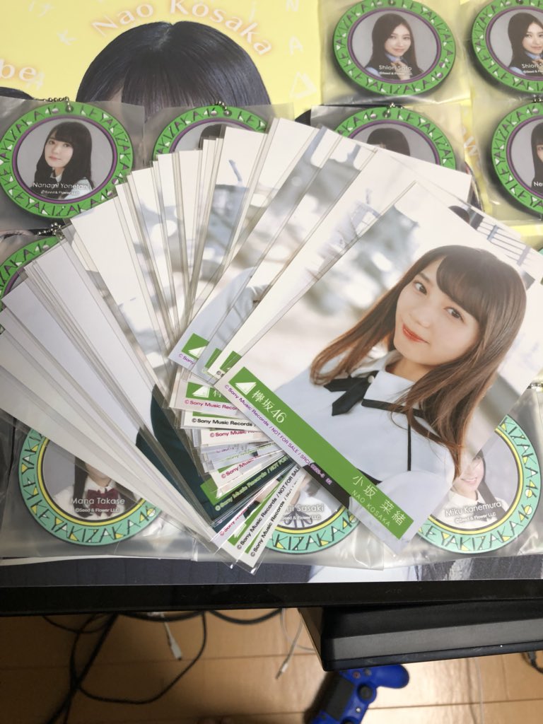 yk0218yk's tweet photo. 最高かって
12月22日の全握行くっきゃねーな🤝
とりあえずCD35枚どこに置こう😂
なんか生写真トレードしてくれる人いませんかー？ https://t.co/GyeoQtVdPz