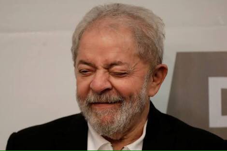 É hoje o dia de garantir essa carinha nas urnas em outubro! Vamos todos e todas, em um ato Pacífico e belo, pela defesa do Estado Democrático de Direito, de #LulaCandidatoSIM e da soberania nacional. Se o povo quer Lula, que assim seja! Que o TSE não siga a tendência golpe.