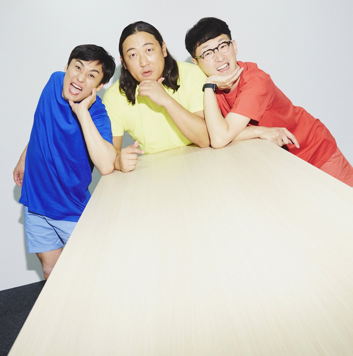 AbemaTVBOOK's tweet photo. お笑いトリオ・ロバートによる
注目の番組『おはようロバート』🌞

#AbemaTV 初🎉
の子ども向けバラエティーに出演中のロバート。

インターネット番組ならではの魅力について語ってもらいました！😆👏

#おはようロバート
#おはロバ
#ロバート 
#abematvbook https://t.co/HhKYtDAJj7