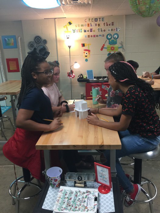WMSSteamAcademy's tweet photo. Students and teachers had a great first day! In Mrs. Sprawls class students played a getting to know you index card challenge! #wmsismakingideashappen #thepromisingchoice #ESDfirstday https://t.co/5Jey17hhQh