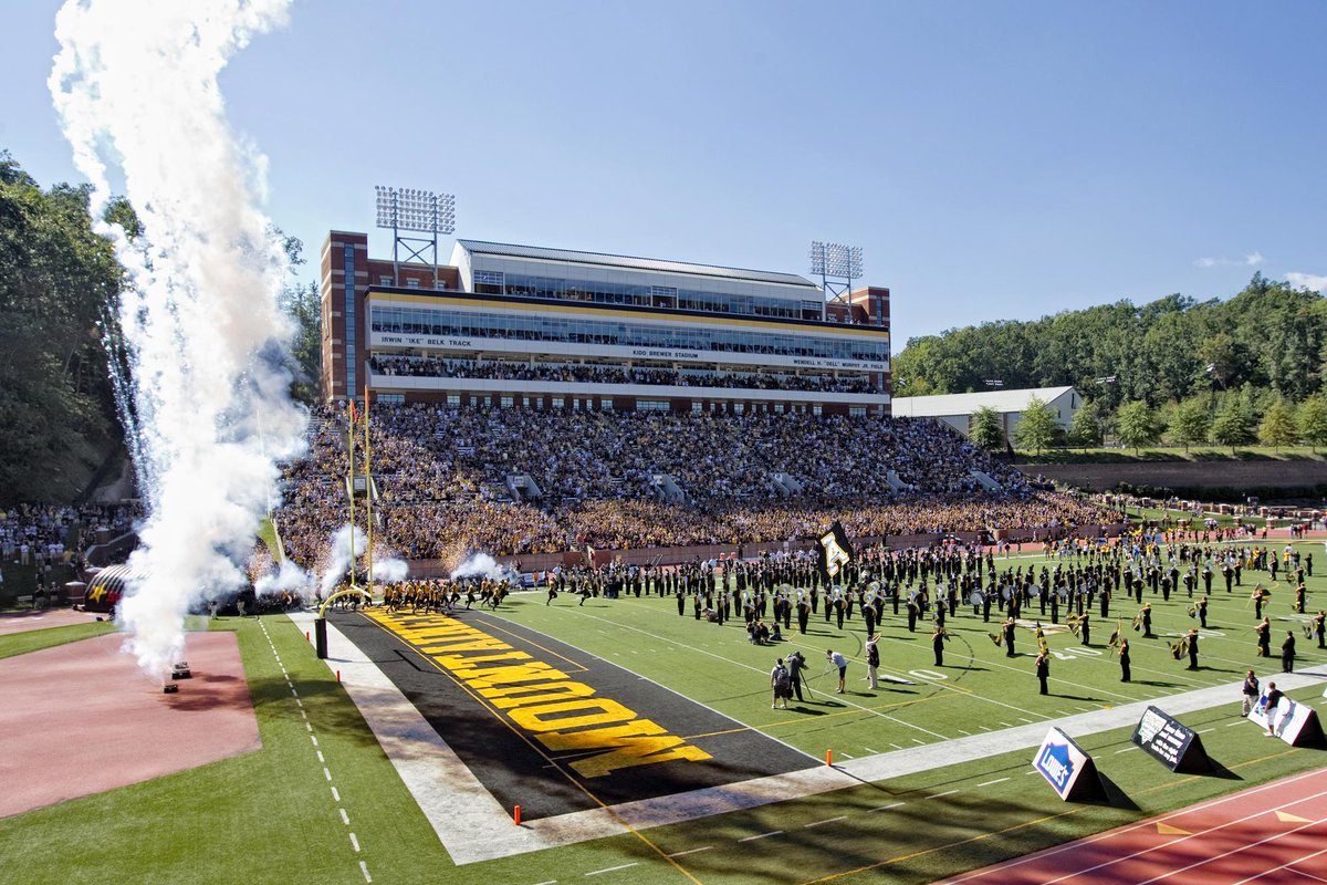 CoHunger's tweet image. We are SO grateful to partner with @appstate's Athletic Department for a CANNED FOOD DRIVE during the kick off for the 2018-19 season with its annual Fan Fest on Saturday, Aug. 18 from 5:30-7:30! We'll be collecting canned goods and giving bear hugs at the gate! Come see us!