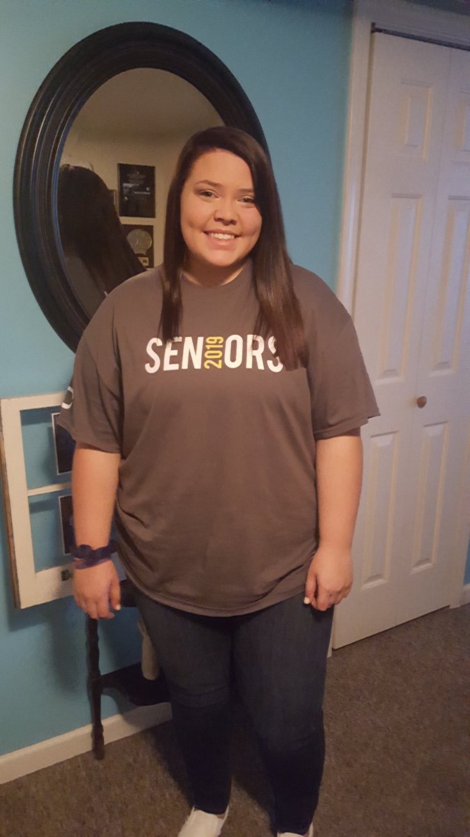 Senior year for my girls! <a href="/madsmeadows/">Madelyn Grace</a> @ #MCPSfirstday