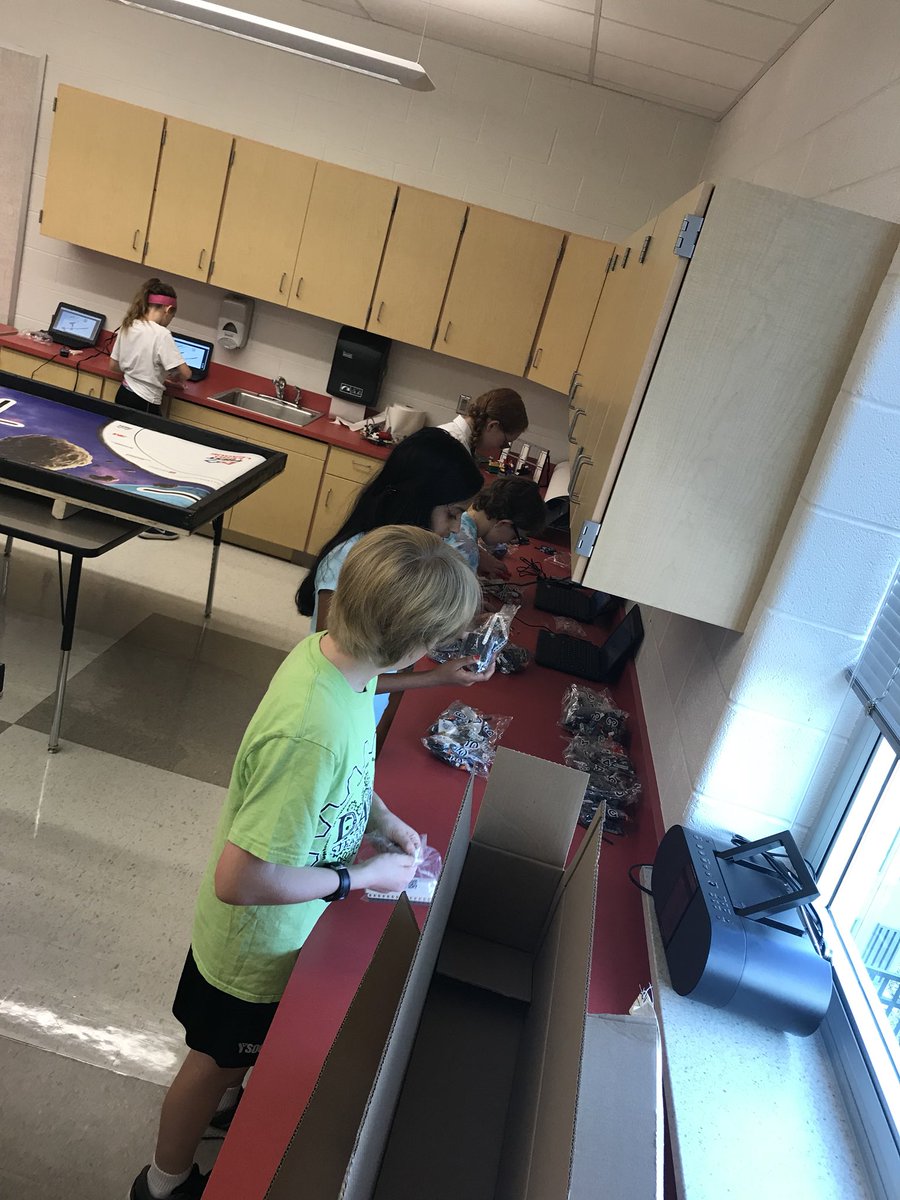 DAISLegoLeague tweet picture