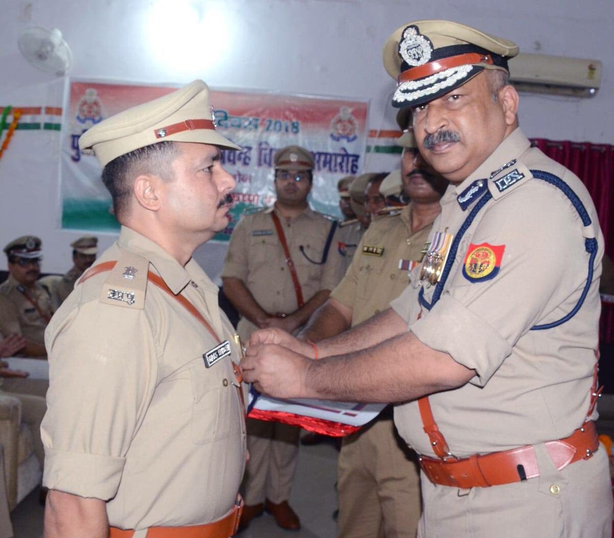 vctcop's tweet photo. Received DG #CommendationDisc Gold from ADG zone #Lucknow sir on the occasion of 15 August 2018.I dedicate it to my all team members.A big sense of gratitude to all my senior officers for their strong support and encouragement..#IndependanceDay2018
@upcoprahul
@Uppolice https://t.co/vxwSJxxJRP