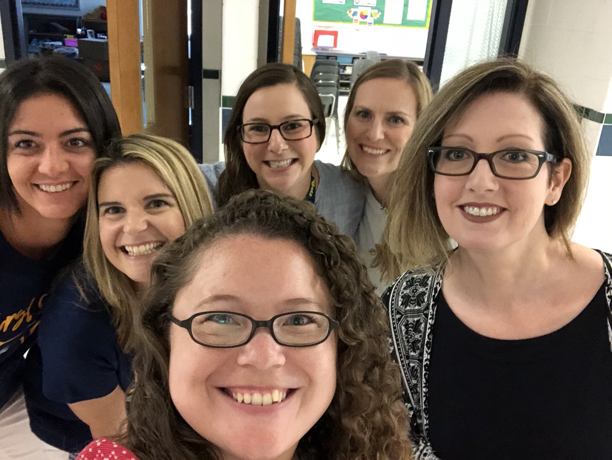 MrsLevy4's tweet photo. TEAM AWESOME! #STUworkshop2018 https://t.co/1W8U9b9DUj