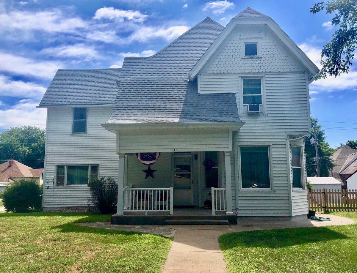 SoldSteph's tweet image. 1310 Argyle St Hamburg Iowa Open House Sunday 2-4pm @SoldSteph #StephanieSellsIowa @GoodLifeGroupBHGRE #SWIowaTeam #BetterBluffs #EmilySellsIowa