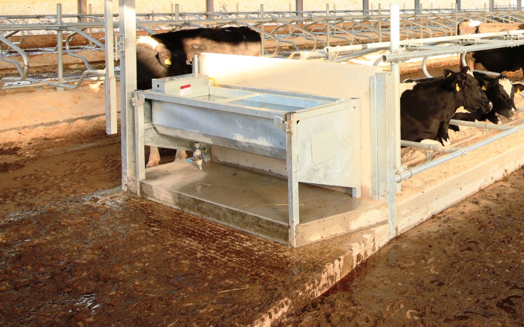 Scorpionbuild's tweet photo. #nationalafternoonteaweek To celebrate, we would like to share some large scale cattle sheds for feeding to keep our cows happy! Did you know? Dairy Cows produce up to 9 gallons, that's 128 glasses of nutrient-packed goodness everyday! https://t.co/rzF9SiovYy