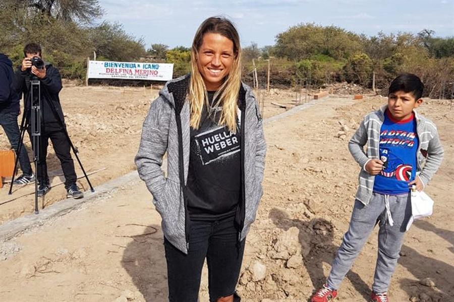 Delfina Merino, entre las materias que le faltan para ser abogada y su viaje solidario a Santiago del Estero bit.ly/2ODFp2p