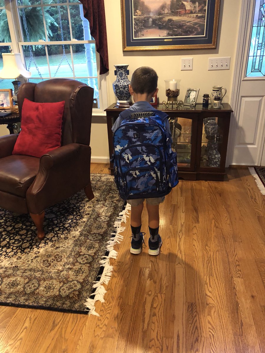 bmwbarbieva's tweet image. These two guys were ready bright and early this morning! @CburgPSPups @BburgHSBruins #MCPSfirstday @mcps_va